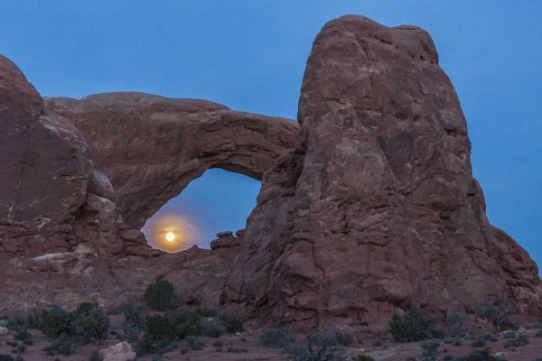 UT, Arches NP South Window arch and full moon